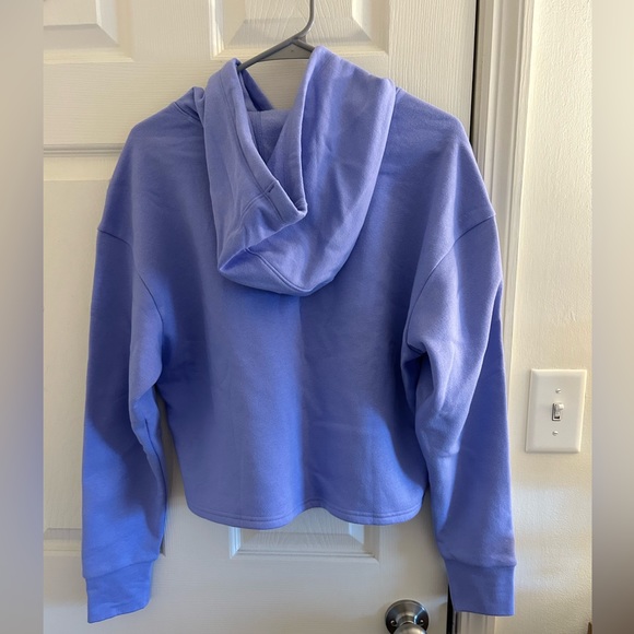 Under Armour light purple cropped sweatshirt. Loose fit. Size medium - Picture 2 of 4